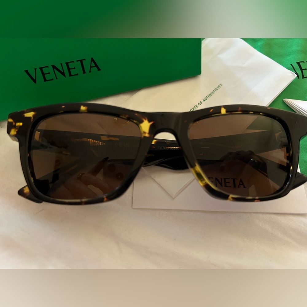 NEW BOTTGA VENETA SUNGLASSES